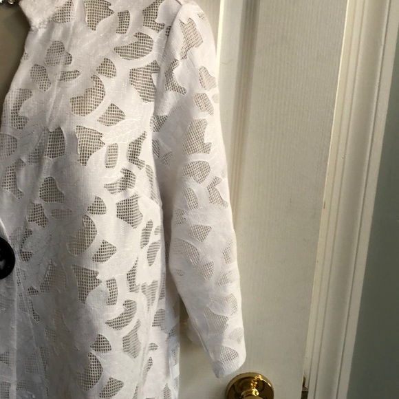 Chico white one button jacket.Applicade look . - Picture 3 of 7